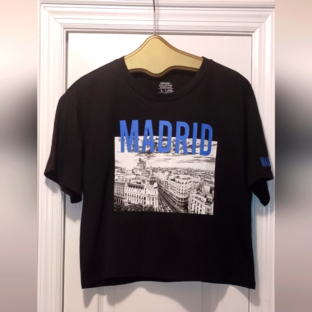 Organic Collective Mardrid Cropped Style Embroidered Top L